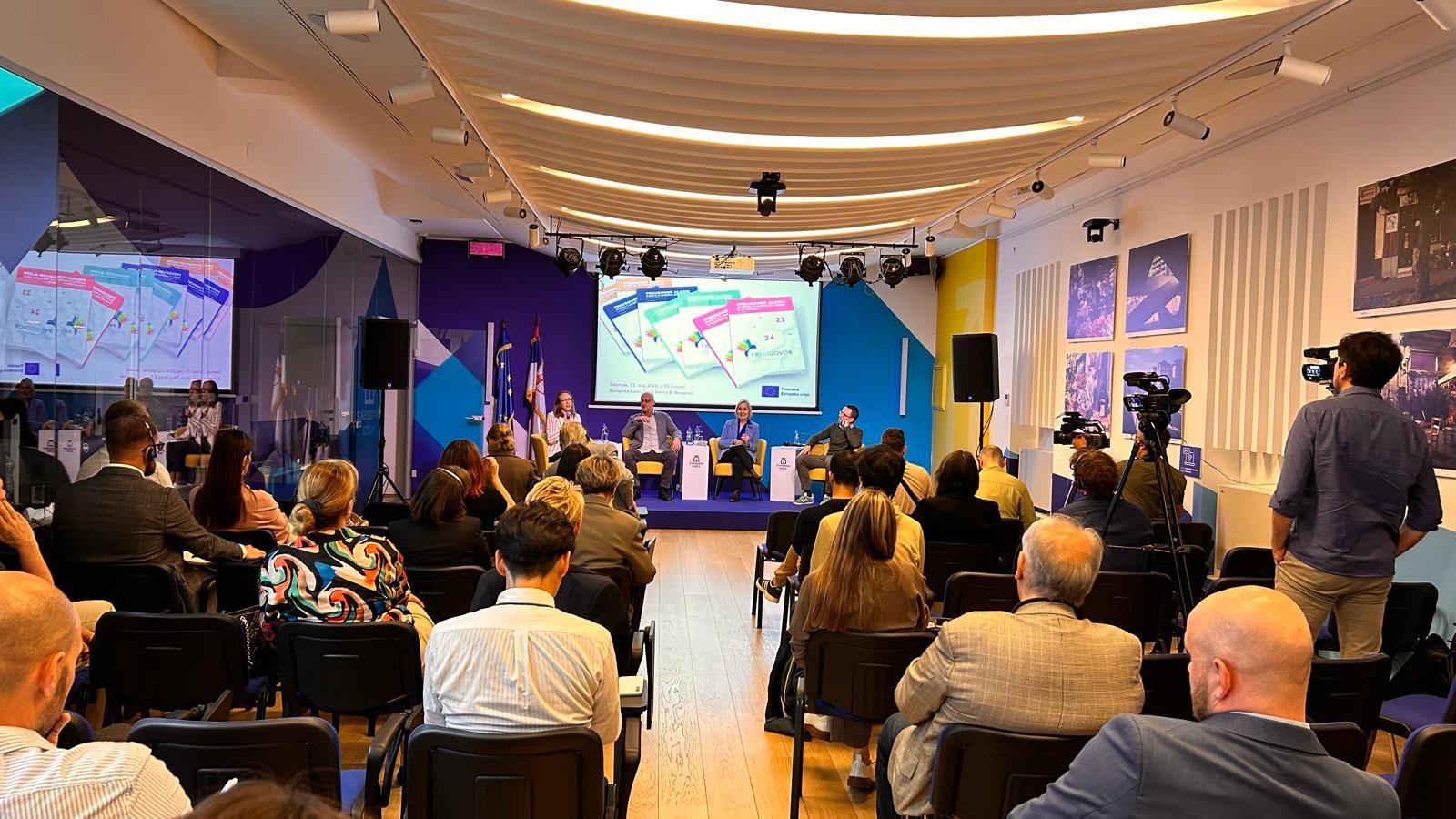 Srbija skliznula u otvoreno nazadovanje: Vlast poništava i ono što je do sada postignuto